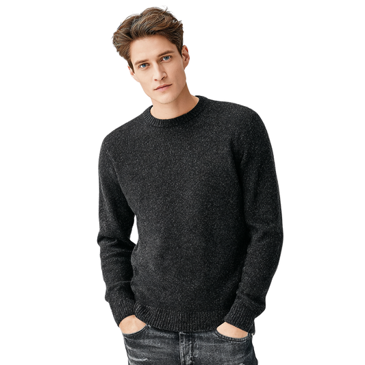 Przytulny sweter z długimi rękawami nazywa się swetrem męskim.